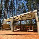 Alaska Glamping Linnansaari 사본린나