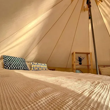 Alaska Glamping Linnansaari *