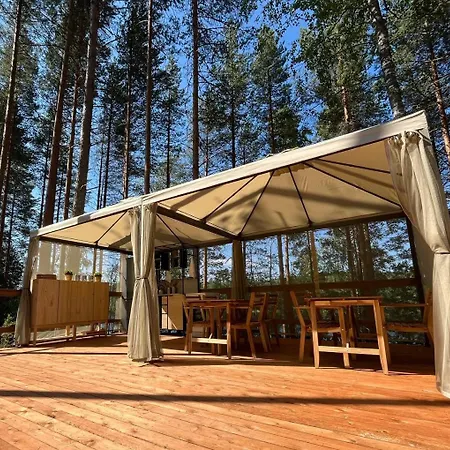 Alaska Glamping Linnansaari סאבונלינה