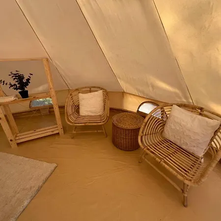 Alaska Glamping Linnansaari אוהל מפואר סאבונלינה