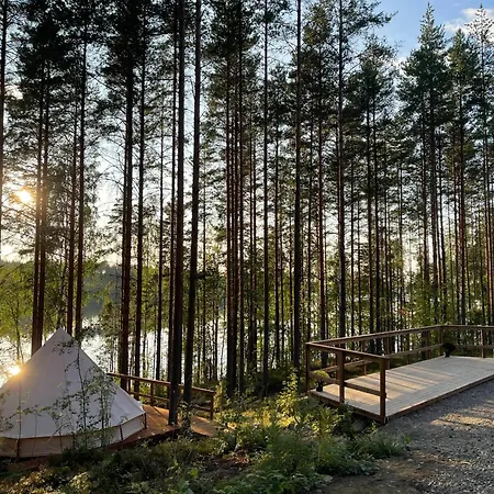 Alaska Glamping Linnansaari Luxury tent