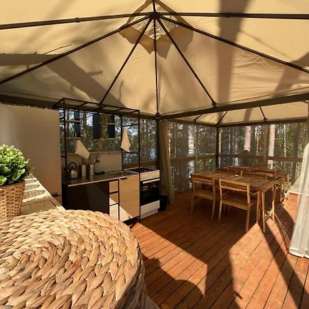 Luksusowy namiot Alaska Glamping Linnansaari *