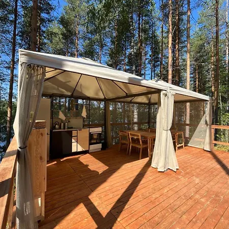 Alaska Glamping Linnansaari Luxury tent Savonlinna